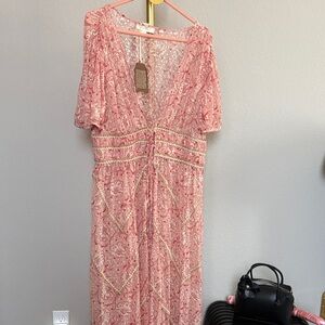 Women's Pink Embroidered V-Neck Maxi Dress
Runs big can fit in size Medium.